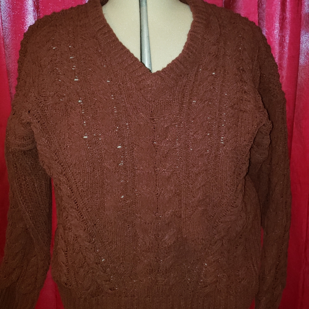 Universal threads cable Sweater V neck